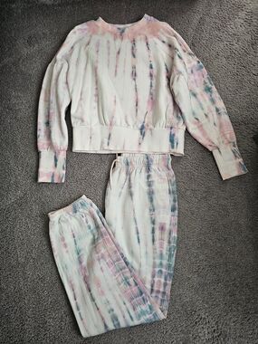 Old Navy Cropped Crew neck Jogger Set